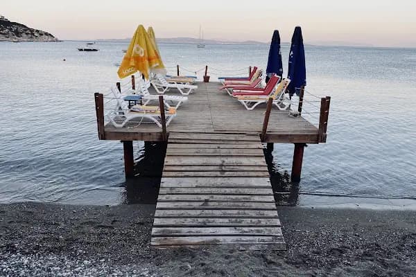 Mimoza Koyu Plajı - Kumsalda Çardak - İzmir Karaburun