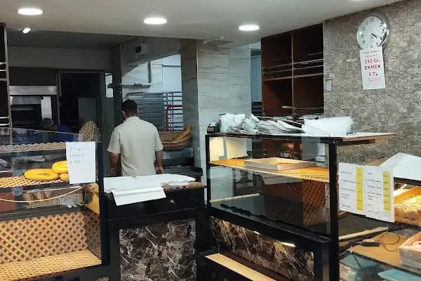 Tatsan Unlu Mamüller - Fırın - İstanbul Küçükçekmece