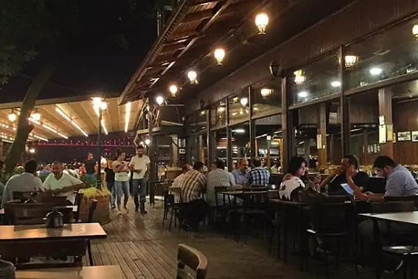 Çengelköy Tarihi Çınaraltı - Çay bahçesi - İstanbul Arnavutköy