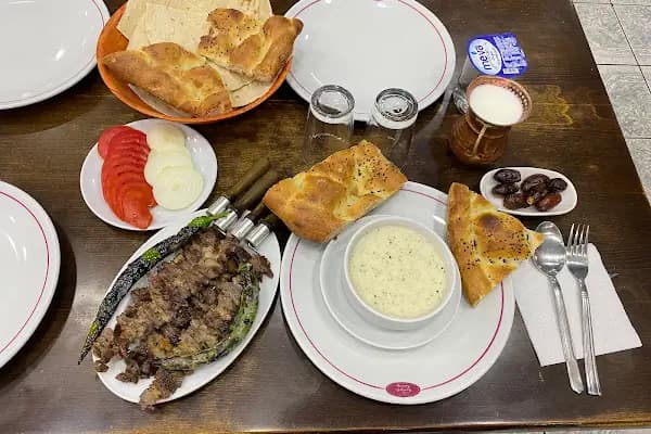 Öz Adiyaman Pide & Lahmacun Salonu - Pideci - İstanbul Arnavutköy