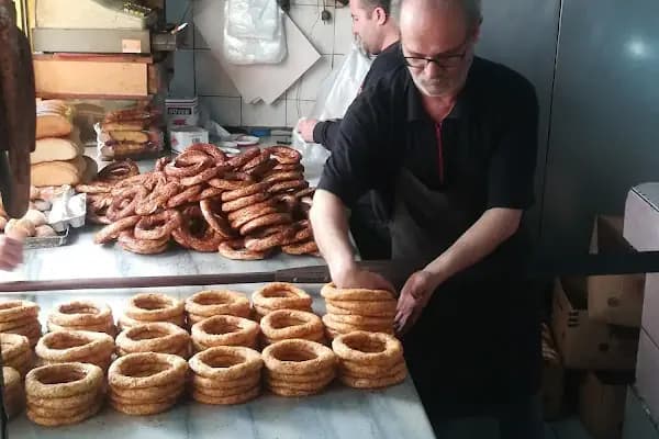 Kuşlar Simitçi Fırını - Fırın - İzmir Bergama