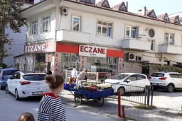 Eser Eczanesi