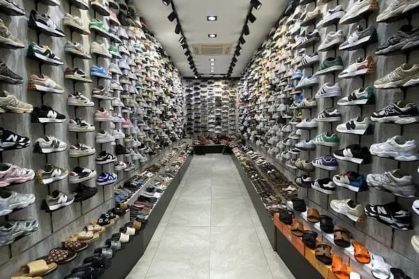 SNEAKERBODRUM - Ayakkabı mağazası - Muğla Bodrum
