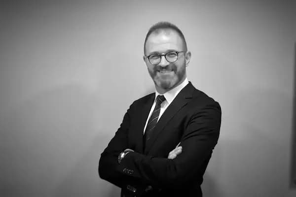 Prof. Dr. H. Gökhan DEMİRKIRAN | Skolyoz Ameliyatı | Kifoz Tedavisi | Kanal Daralması | Bel Kayması | Omurga Kırıkları | Omurga Tümörleri | Omurga Sağlığı Ankara - Doktor - Ankara Çankaya