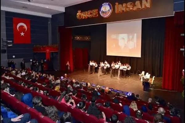 Avcılar Yıldız Kenter Sahnesi - Tiyatro Sahnesi - İstanbul Ümraniye