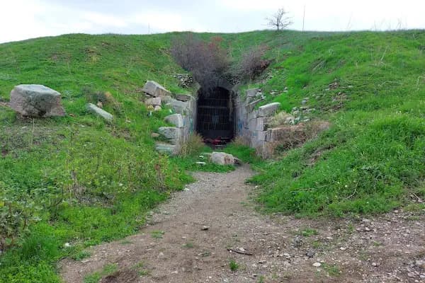 Maltepe Tümülüsü - Tarihi Yer - İzmir Karabağlar