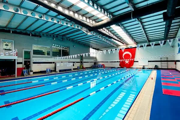 Pasifik Su Sporları Kulübü - Yüzme Havuzu - İstanbul Bağcılar