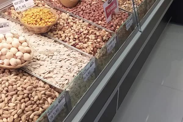 Tuğba Kuruyemiş / Çeşme Alaçatı Şube - Kuruyemişçi - İzmir Bergama