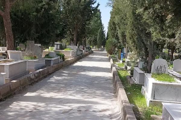 Hacılarkırı Mezarlığı - Mezarlık - İzmir Bornova