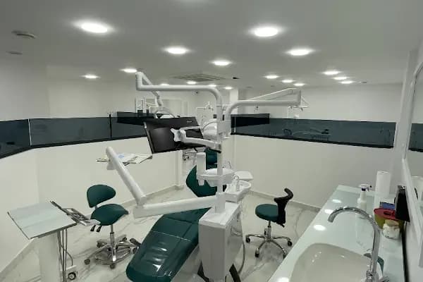 Dentholding Ela Ağız Ve Diş Sağlığı Polikliniği Çarşı Şube - Diş Kliniği - Antalya Finike