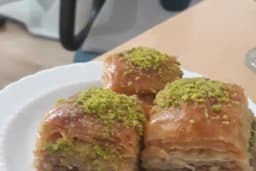 Diş Hekimi Adnan Akkaya