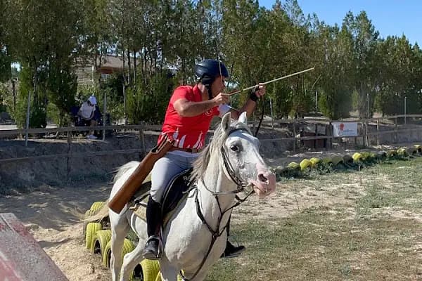 Eyüpsultan ATLI Sporlar Derneği (Atlı Okçuluk ve Binicilik Merkezi) ESATLIDER - At Binme Hizmeti - İstanbul Çekmeköy