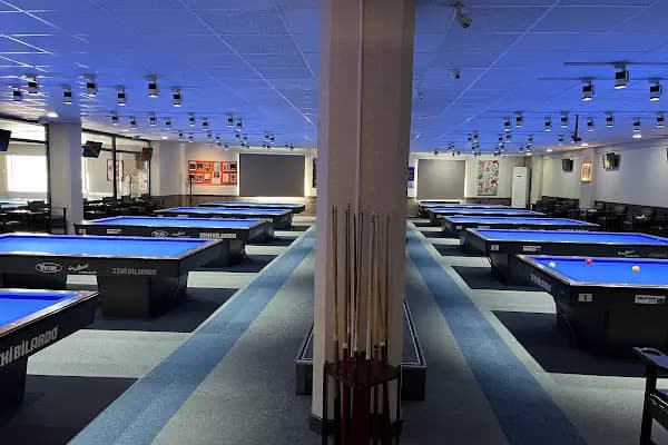 Queen Bilardo - Bilardo salonu - İstanbul Küçükçekmece