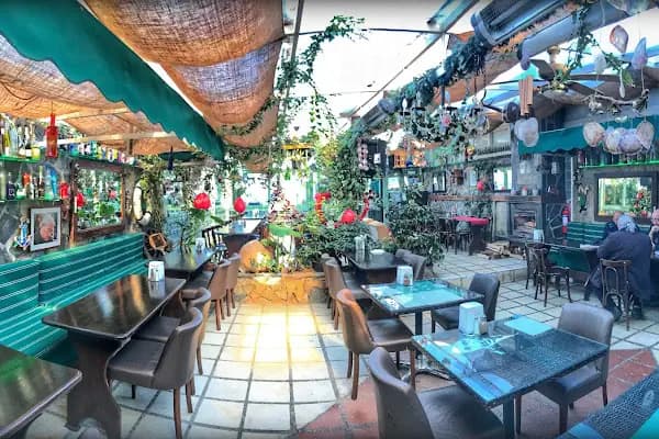 Madam Sofia Cafe &amp; Bar - Kafe - İstanbul Adalar