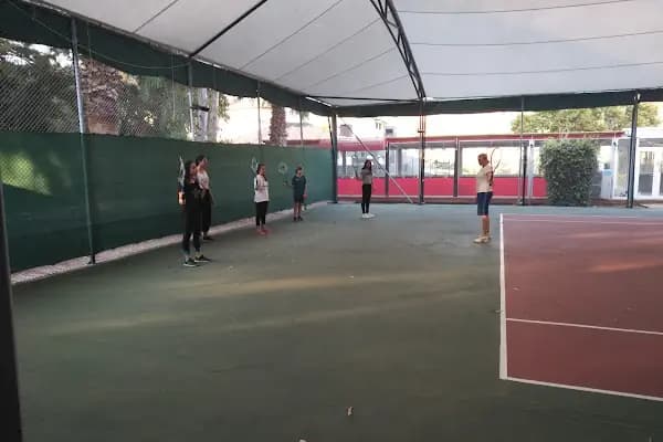 Beyen Tenis Akademisi - Tenis Kortu - İzmir Karabağlar