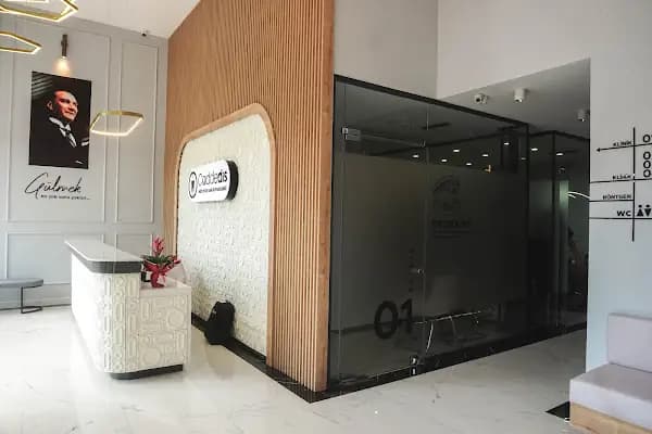 Cadde Diş Bergama Özel Ağız ve Diş Sağlığı Polikliniği - Diş Kliniği - İzmir Bergama
