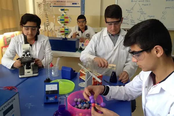Bayindir Anadolu Lisesi - Okul - İzmir Bayındır