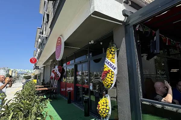 Slices of The World - Pizza restoranı - İzmir Beydağ