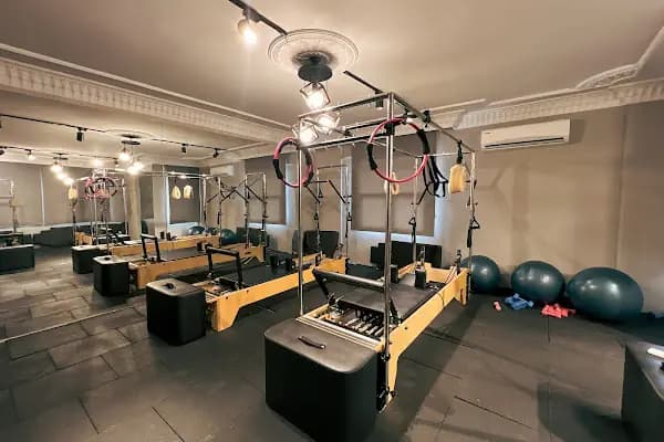 Feyza Mırık Reformer Stüdyo - Pilates Salonu - Antalya Aksu