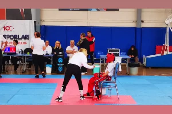 Yeni Bornova Spor Kulübü KİCK BOKS -TAEKWANDO- PİLATES GRUP VE ÖZEL DERSLER - Spor salonu - İzmir Bergama
