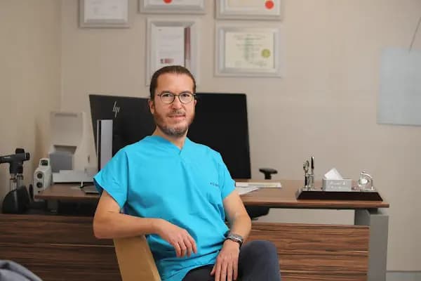 Prof. Dr. Uğur Emrah Altıparmak - Göz Doktoru - Ankara Çankaya