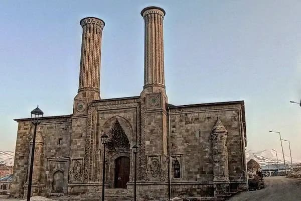 Çifte Minareli Medrese - Tarihi Yer - Erzurum Yakutiye