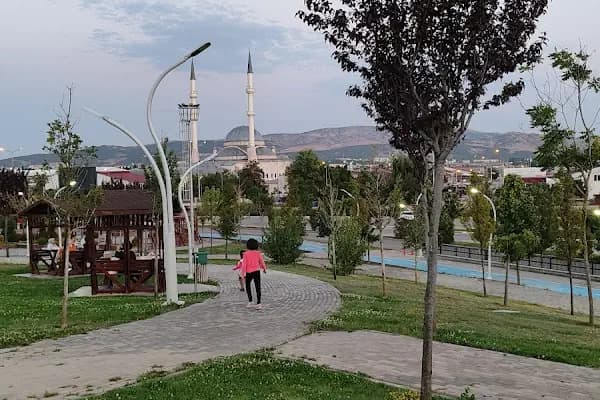 Şehit Savcı Mehmet Selim Kiraz Parkı - Park - Sivas Suşehri
