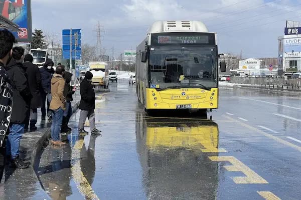 Atatürk Mahallesi - Otobüs Durağı - İstanbul Küçükçekmece