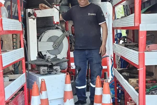 Bursa Yeşil Timsah Oto Lastik Tamiri 7/24 Yol Yardım Servisi, Nöbetçi Lastikçi, Akü Takviye - Lastik Tamircisi - Bursa Gürsu