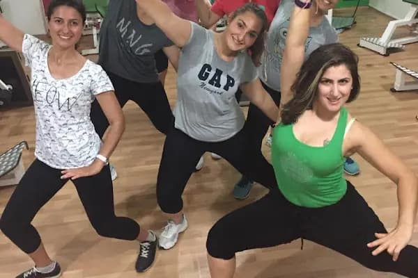 B-fit Bayraklı - Manavkuyu Kadınların Spor ve Yaşam Merkezi - Spor salonu - İzmir Bayraklı
