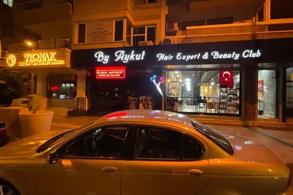 By Aykut Kuaför Salonu - Kuaför - İzmir Karabağlar