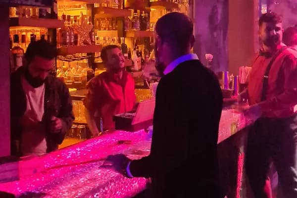 Vecihi Bar - Gece kulübü - İzmir Gaziemir