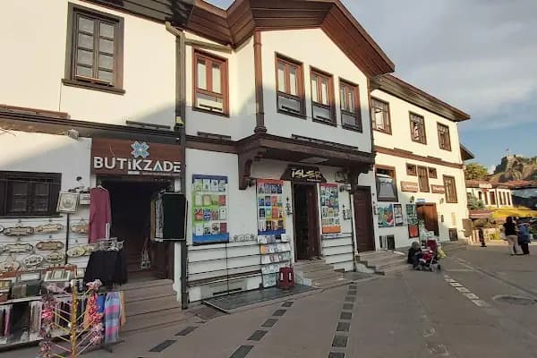 İşler Kitabevleri - Kitapçı - Ankara Altındağ