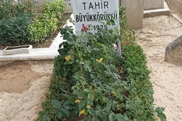 Tahir Büyükkörükçü Hocaefendi Mezarı - Mezarlık - Konya Meram