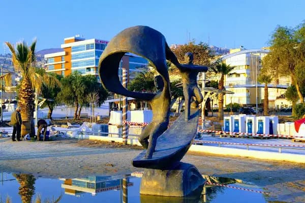 Bayraklı Yüzme Havuzu - Yüzme havuzu - İzmir Bornova