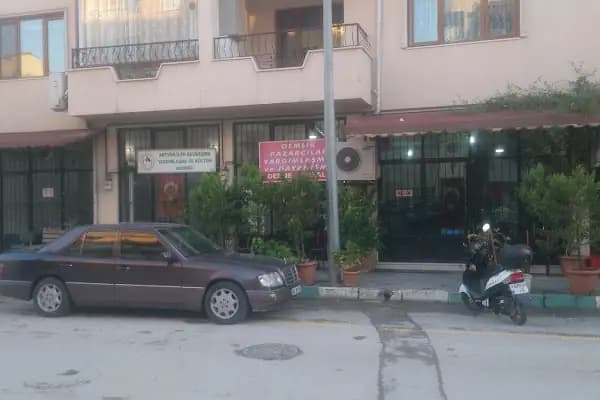 Gemlik Pazarcılar Yardımlaşma Ve Dayanışma Dernek Lokali - Kafe - Bursa Kestel