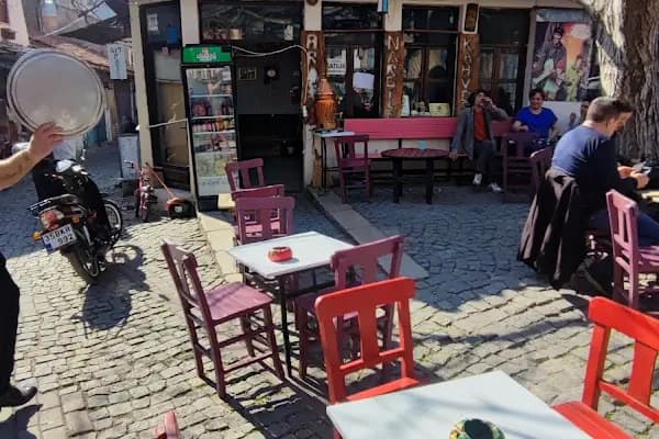 Tarihi Arasta Çay Bahçesi - Kahve dükkanı - İzmir Bergama