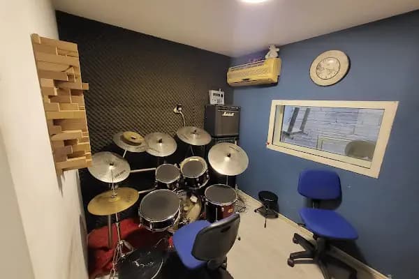 Güz Sanat Akademi Kursu - Gitar Kursu, Piyano Kursu, Keman, Bateri, Drama, Resim, Tiyatro - Eğitim Kurumu - İzmir Bayındır