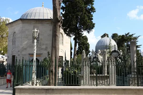 Gülbahar Hatun Türbesi - Cami - İstanbul Bağcılar