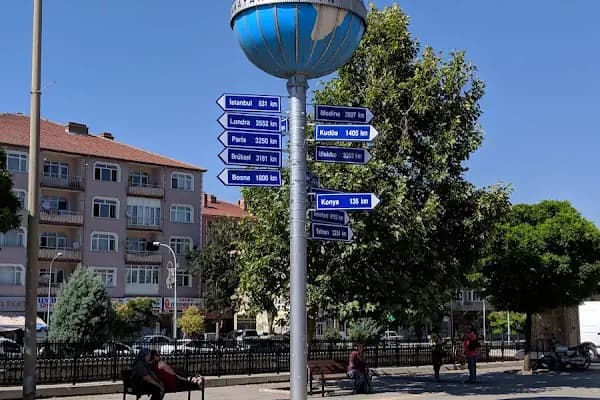 Akşehir Dünyanın Ortası Anıtı - Yürüyüş Alanı - Konya Güneysınır