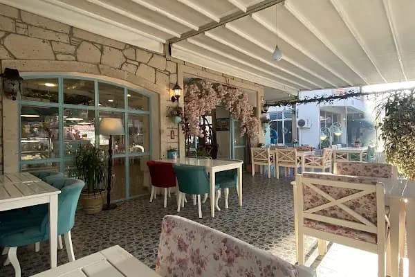 Alaçatı Muhallebicisi Balıkesir Altıeylül Cadde - Kafe - Balıkesir Altıeylül