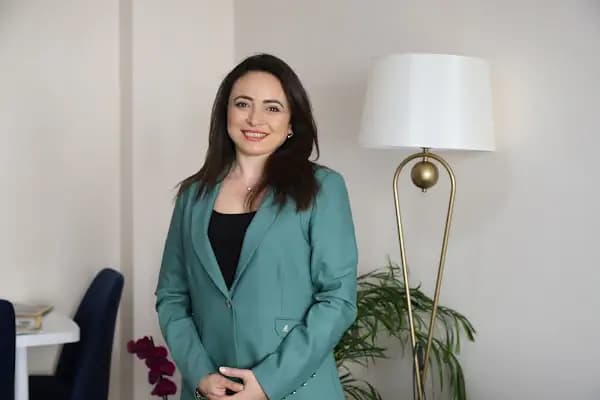Uzman Psikolog Esra Aydınlı - Psikolog - İzmir Bayraklı