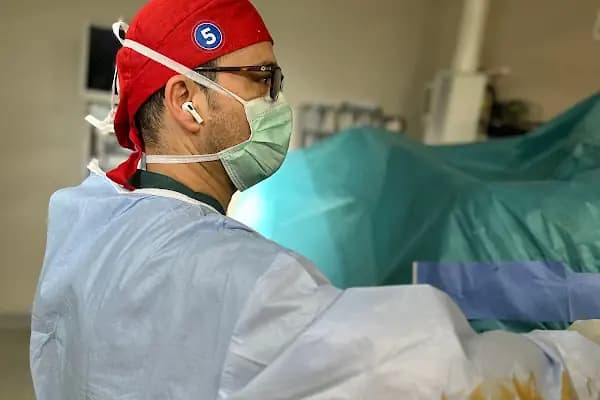 Prof. Dr. Kerem Canbora - İstanbul Ortopedi ve Travmatoloji Uzmanı - Ortopedi Cerrahı - İstanbul Sultangazi