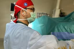 Prof. Dr. Kerem Canbora - İstanbul Ortopedi ve Travmatoloji Uzmanı