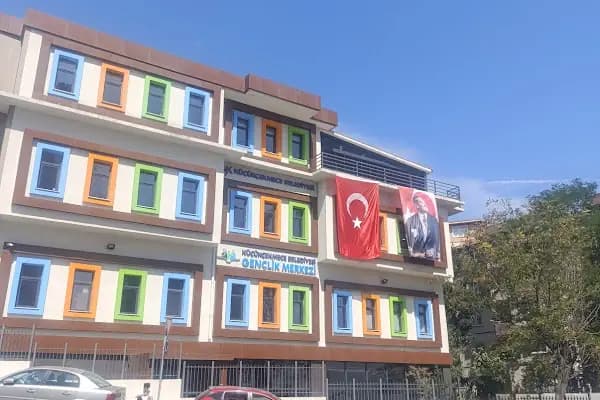 KÜÇÜKÇEKMECE BELEDİYESİ GENÇLİK MERKEZİ - Eğitim Merkezi - İstanbul Fatih