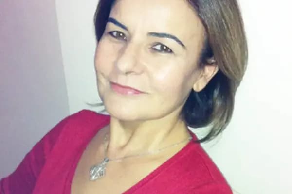 Uzman Psikolog Çiçek Tarla - Psikolog - İzmir Bornova
