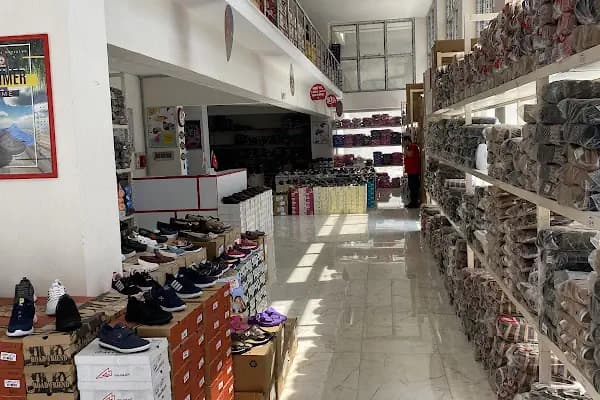 Gezer Ayakkabı İzmir Buca Fabrika Satış Mağazası - Ayakkabı mağazası - İzmir Bergama