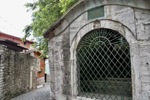 Ashabı Kiramdan Ebu Said El Hudri R.A. Türbesi - Mezarlık - İstanbul Eyüpsultan
