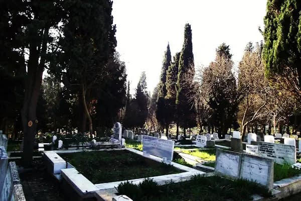 Adile NAŞİT'in Mezarı - Mezarlık - İstanbul Pendik