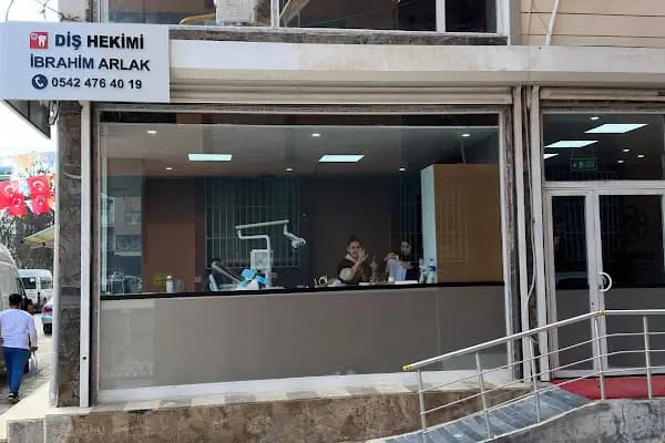 Diş Hekimi İbrahim ARLAK (AKÇAKALE DİŞ HEKİMLİĞİ) - Diş Kliniği - Şanlıurfa Akçakale
